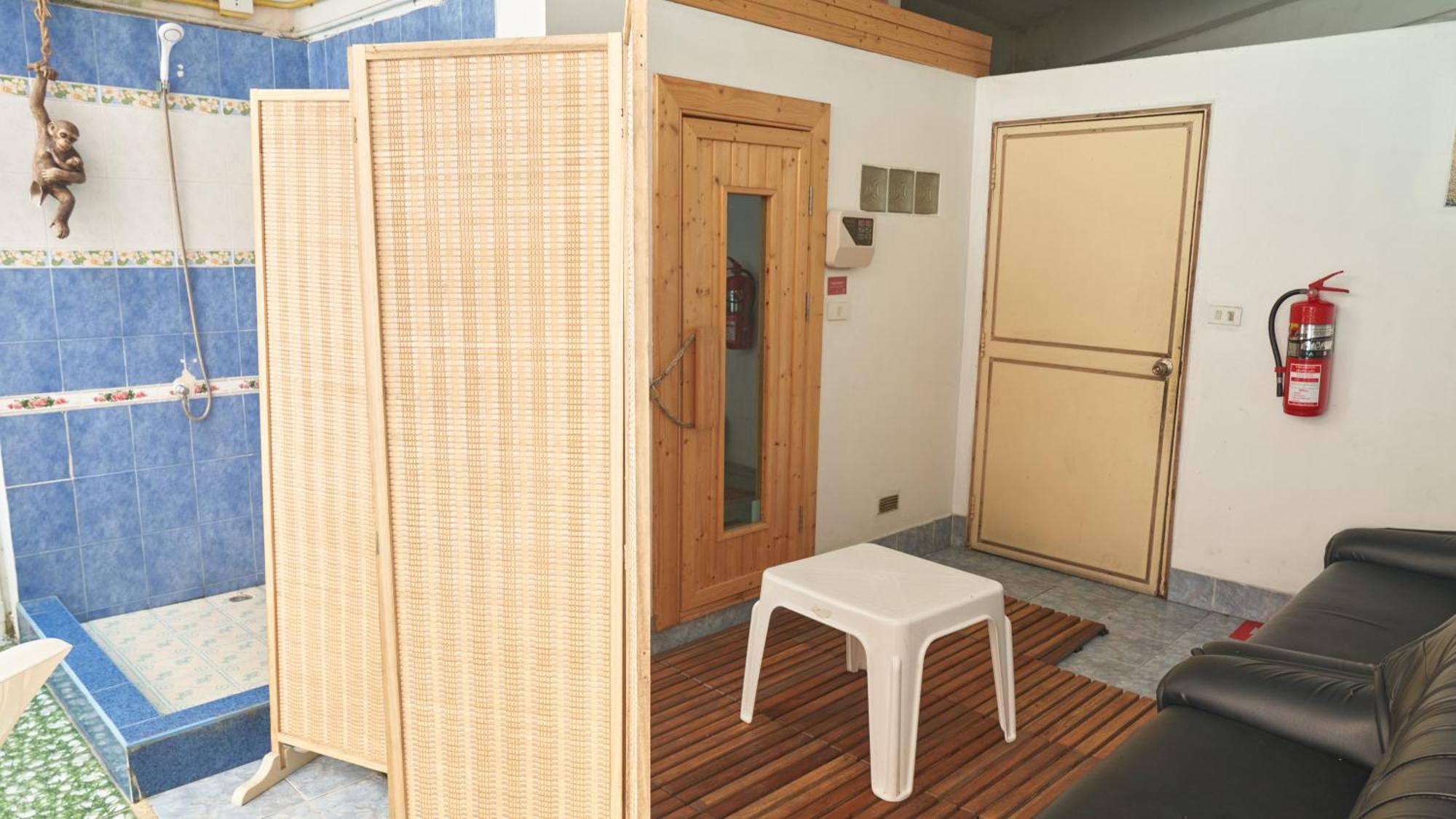 Lime Hotel Patong Екстер'єр фото